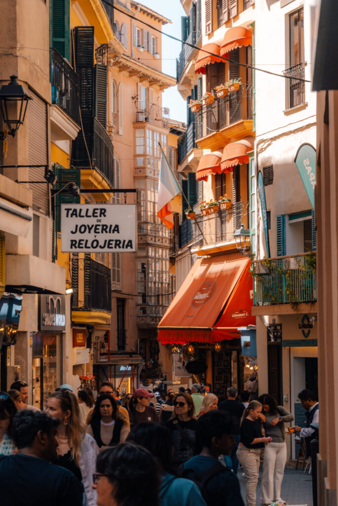 Gasse in der Altstadt von Palma de Mallorca