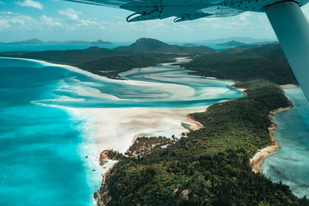 Flug über den Whitsunday Beach