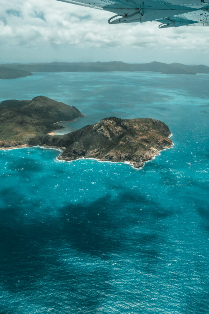 Blick auf das Great Barrier Reef und Whitsunday Island