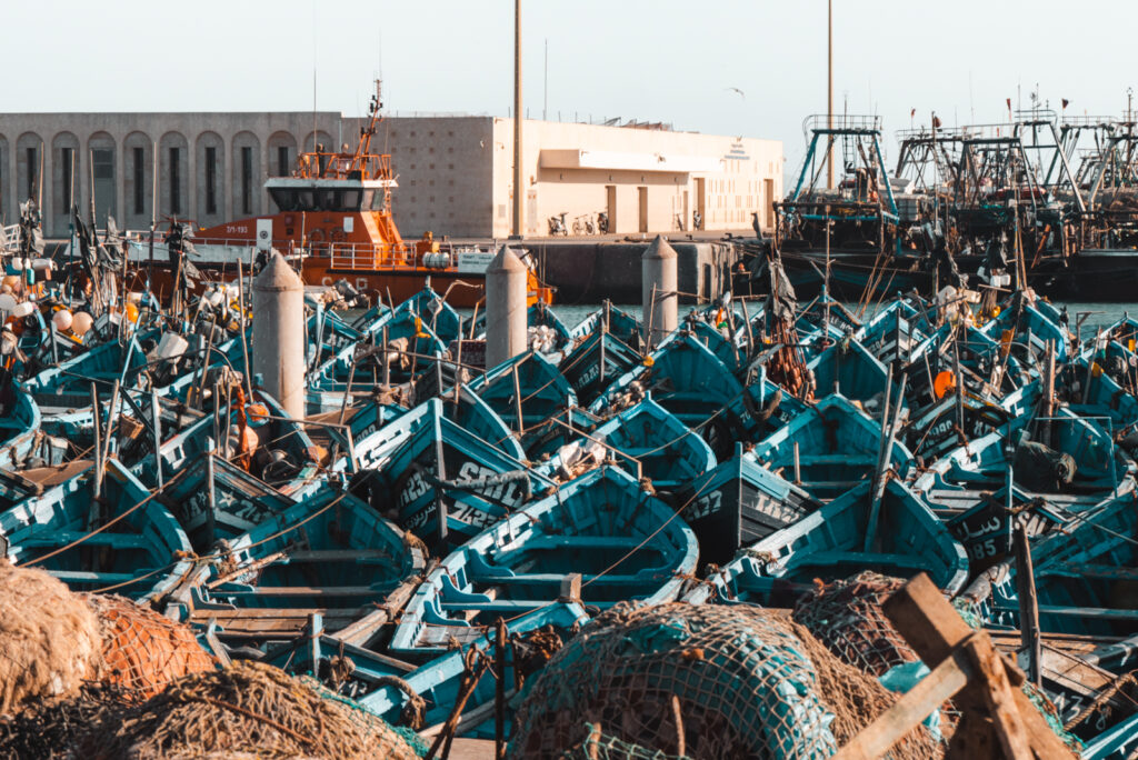 Blauer Fischerboote am Hafen von Essaouira