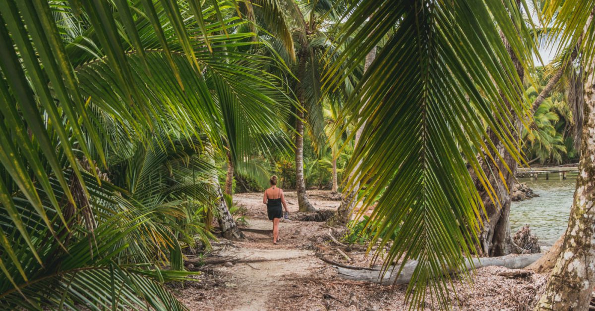 Julia auf der Isla Carenero, Bocas del Toro