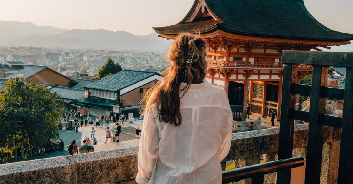 Julia am Kiyomizu-dera Tempel in Kyoto