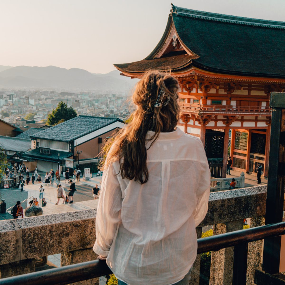 Julia am Kiyomizu-dera Tempel in Kyoto