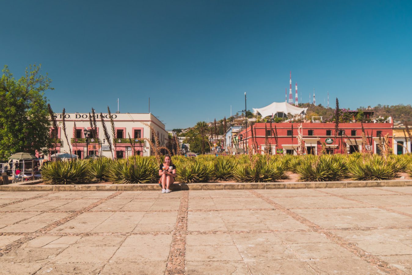 Julia am Plaza Santo Domingo in Oaxaca