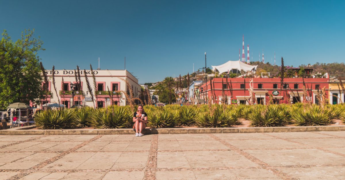 Julia am Plaza Santo Domingo in Oaxaca