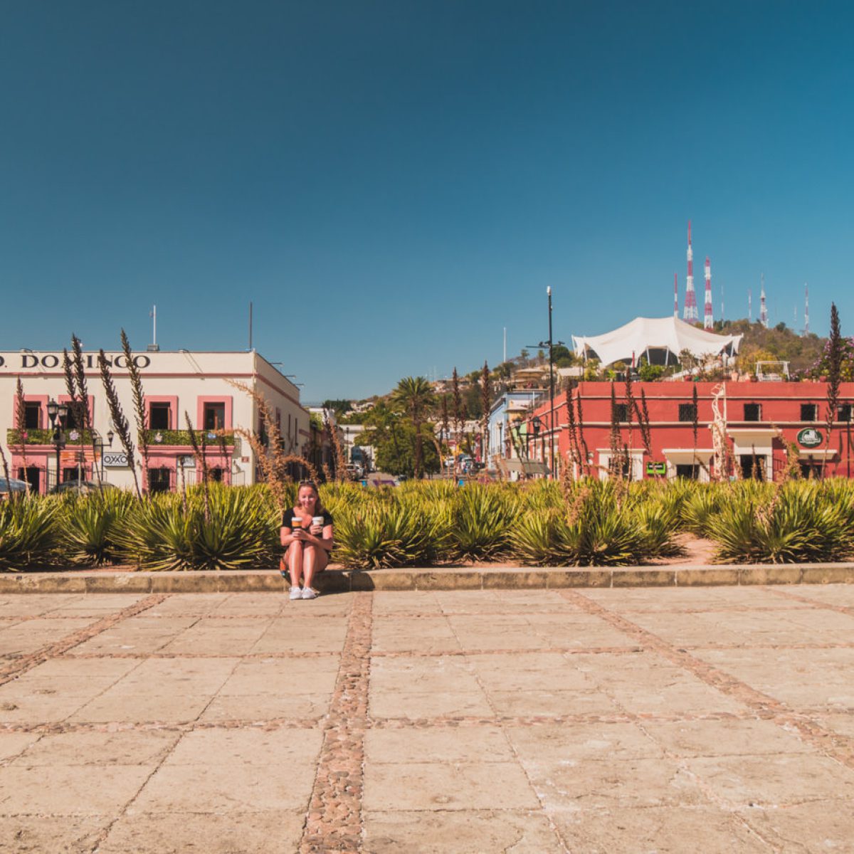 Julia am Plaza Santo Domingo in Oaxaca