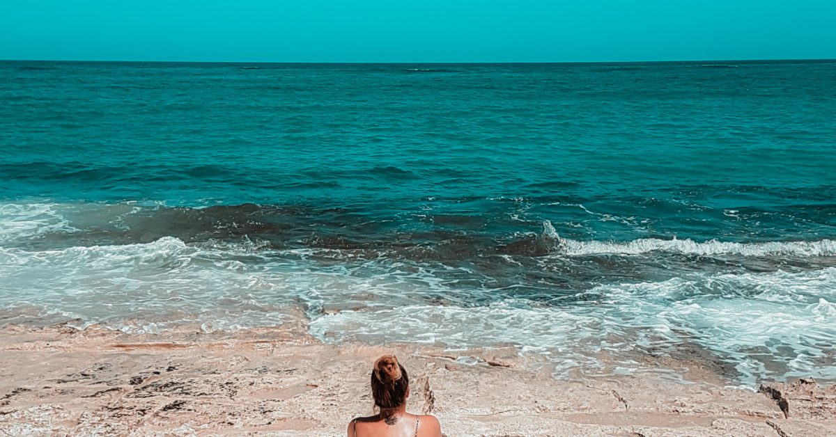 Julia am Strand in Australien