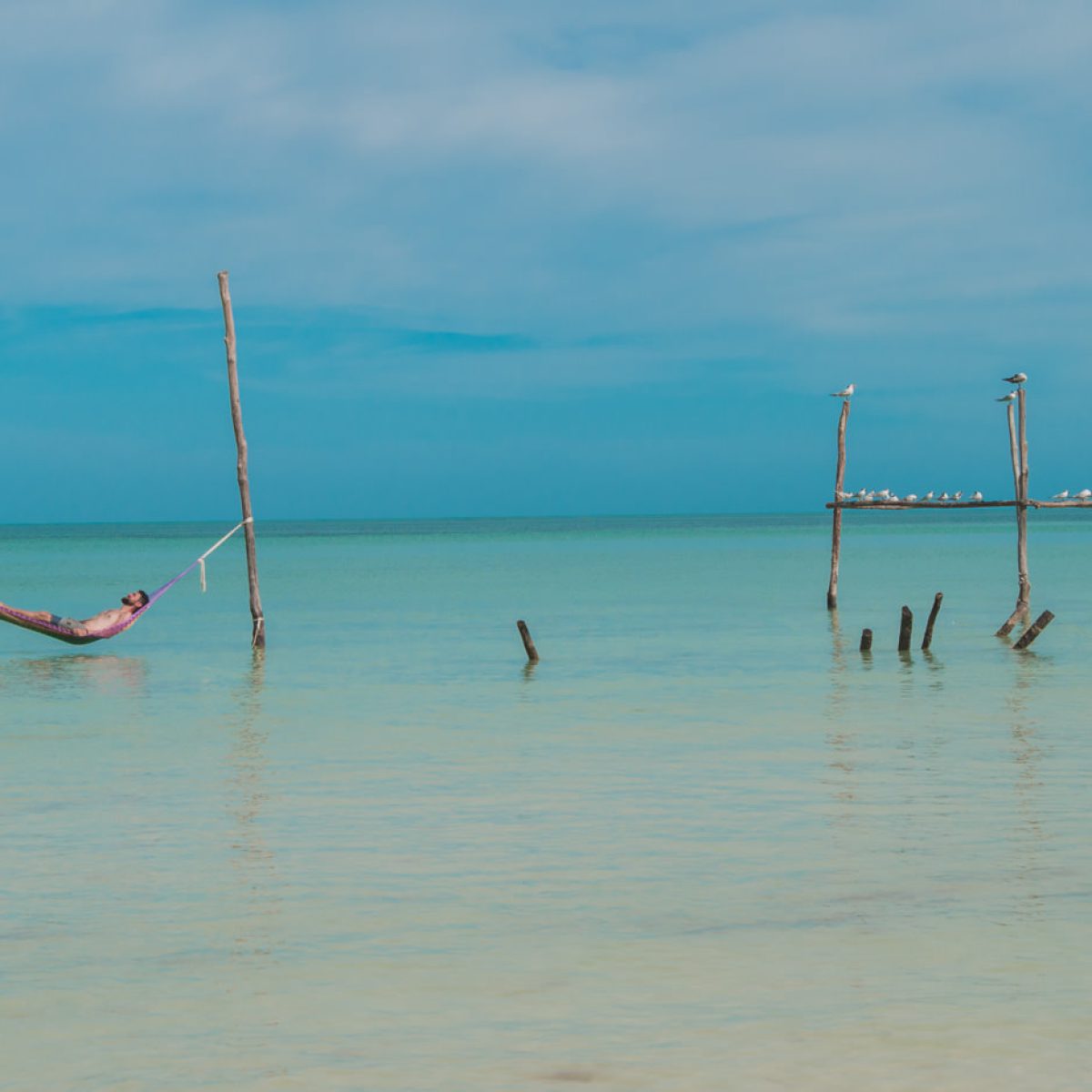 Matthias in der Hängematte auf Isla Holbox in Mexiko