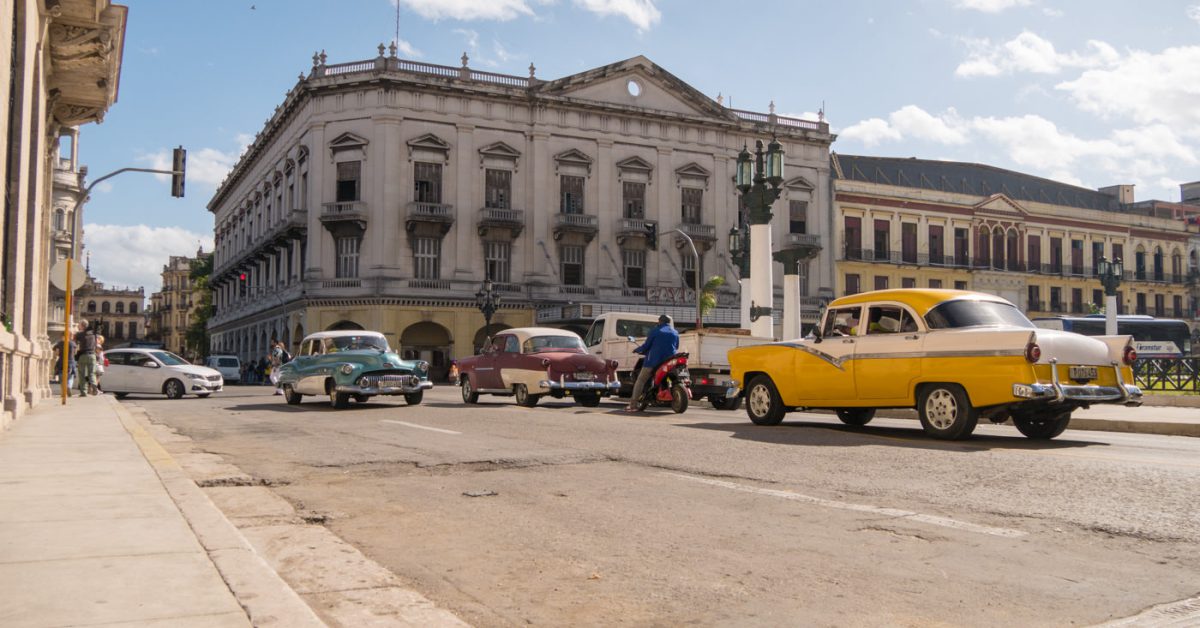 Die typischen Oldtimer in Kuba