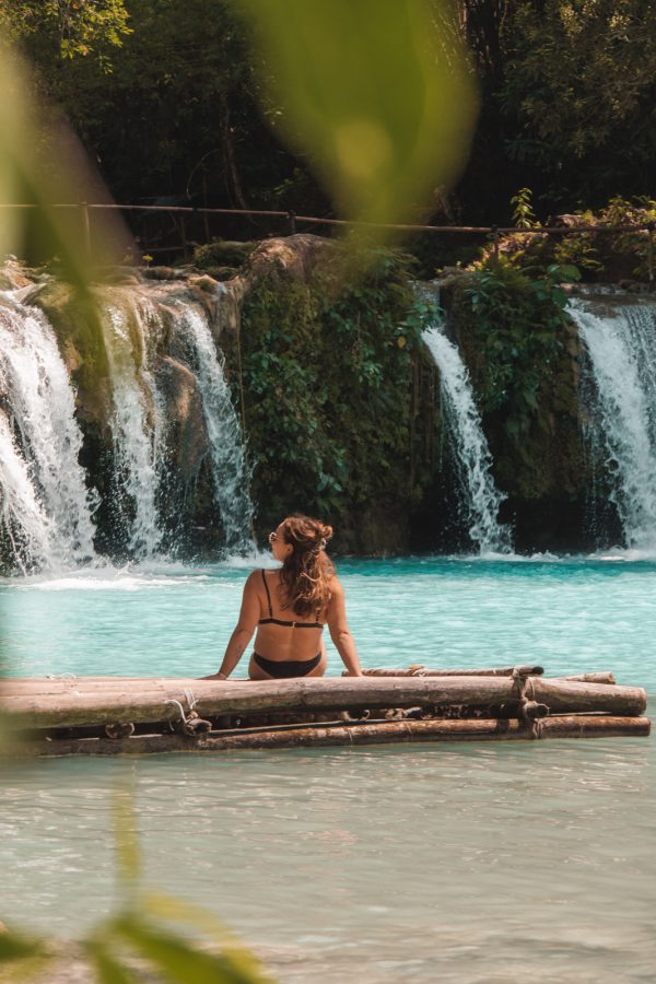 Julia am Cambugahay Wasserfall auf Siquijor