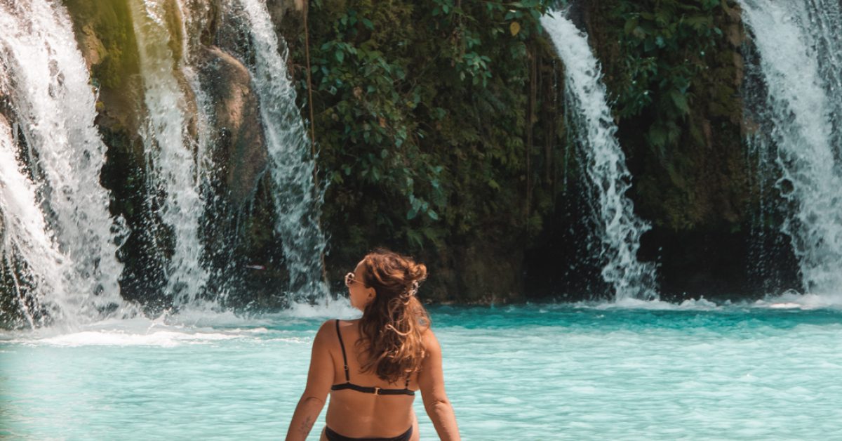 Julia am Cambugahay Wasserfall auf Siquijor