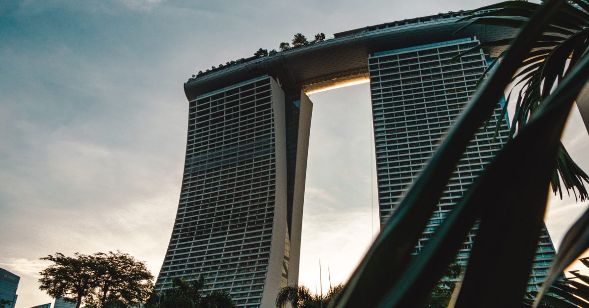 Blick auf das Marina Bay Sands Hotel in Singapur