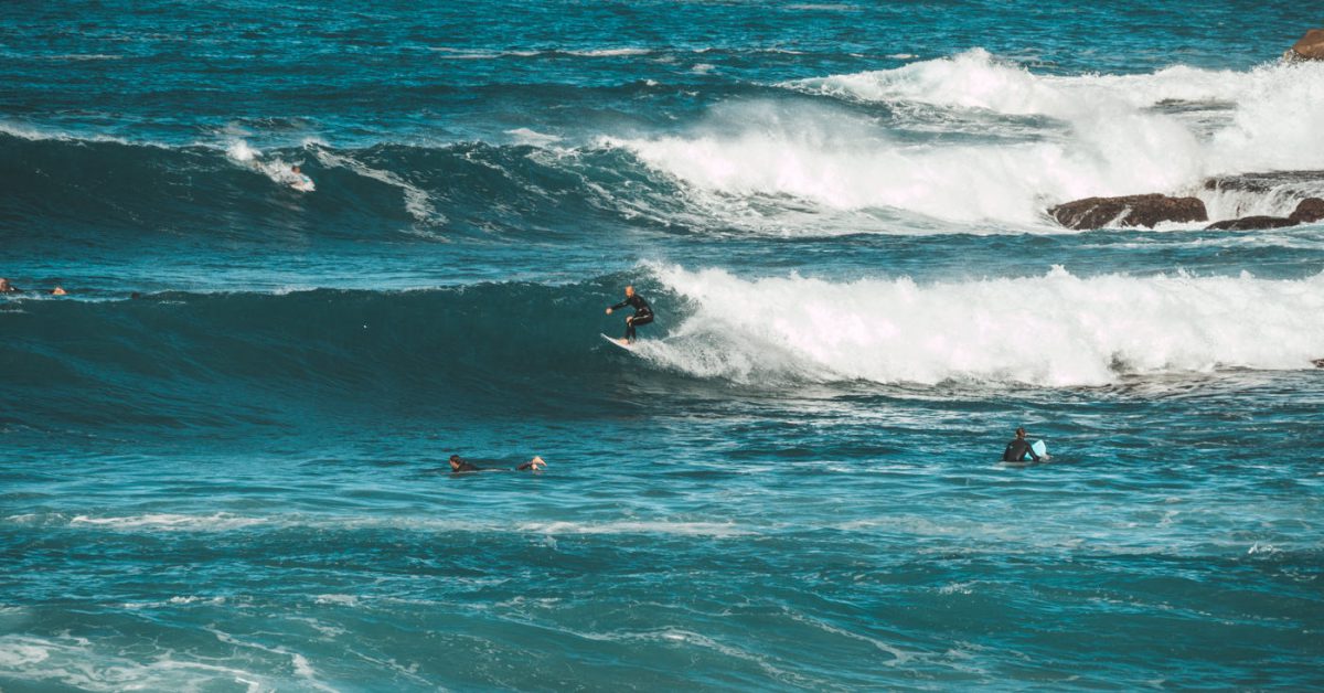 surfer-bondi-beach-sydney-australien