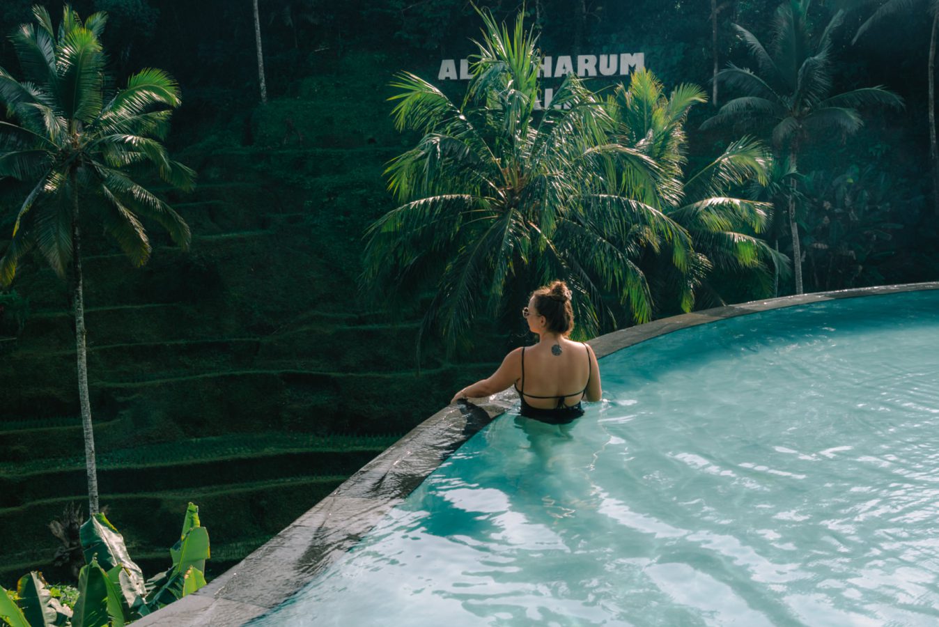 Julia im Infinitypool auf Bali